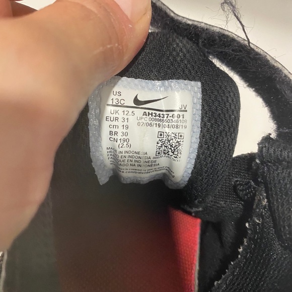 Kids Nike running shoes - Picture 3 of 3